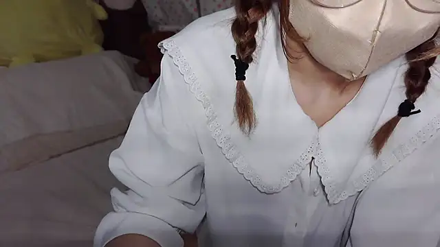 Yuni_tan naked in live sex video chat