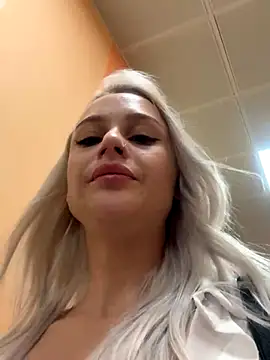 BestStreetGirl naked in live sex video chat