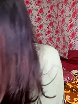 Cute-Tara naked in live sex video chat