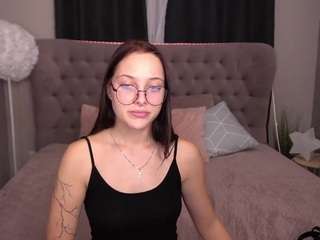 HoneyMildred on webcam for live free nude chat now