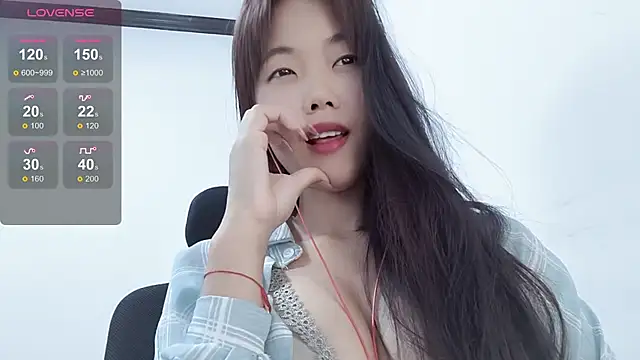 Lvy–v naked in live sex video chat