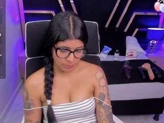 nikibryce on webcam for live free nude chat now