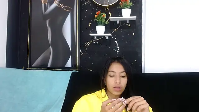 Nylaah_hot naked in live sex video chat