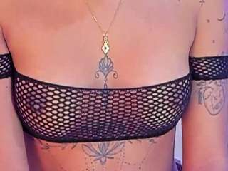 Amelie-Rosee on webcam for live free nude chat now