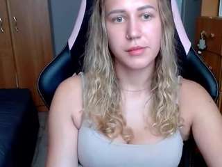 CatrinWomen on webcam for live free nude chat now