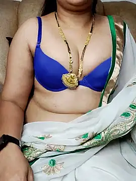 Hot_Traditional_Housewife naked in live sex video chat