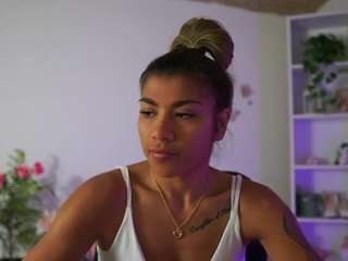 itskassieelee on webcam for live free nude chat now