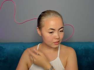 Jasmine-Jenner on webcam for live free nude chat now