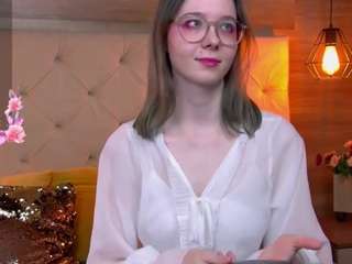 JudyOlson on webcam for live free nude chat now