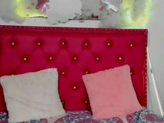 KylieJohnson19 on webcam for live free nude chat now