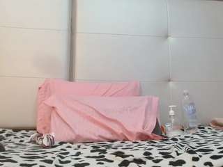 Lauren Tobar on webcam for live free nude chat now