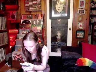 LilSpinna on webcam for live free nude chat now