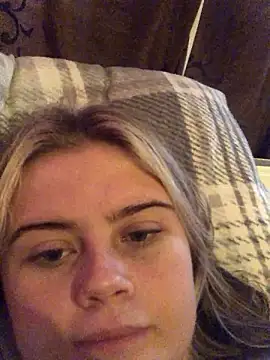 LittleMissT naked in live sex video chat