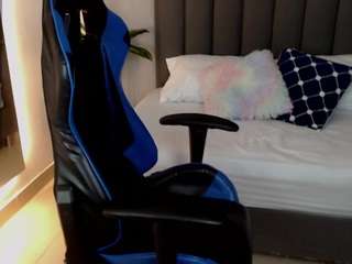 louren-volk on webcam for live free nude chat now