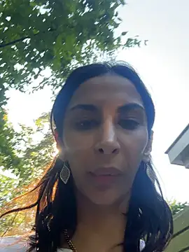 LuluQueen18 naked in live sex video chat