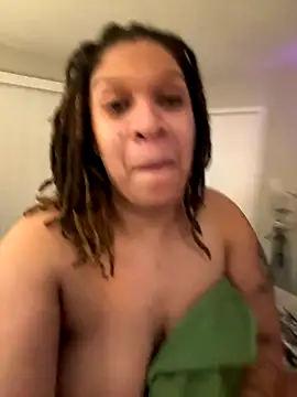 SexyHoneyRedd naked in live sex video chat