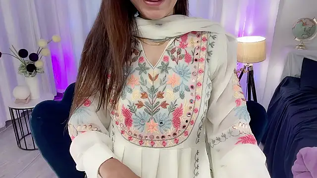 Unique-Beauty naked in live sex video chat