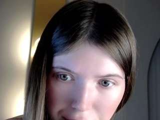 Vivian on webcam for live free nude chat now