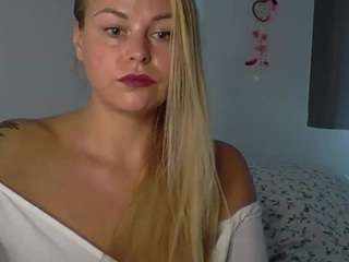 CarolineSensual on webcam for live free nude chat now