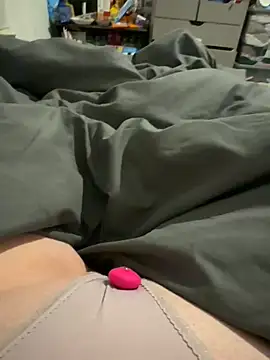 honeyyy24 naked in live sex video chat