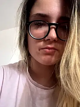 ladybibi00 naked in live sex video chat