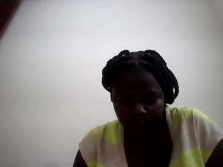 Luciamontezz on webcam for live free nude chat now