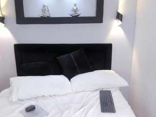 SaraSpencerr on webcam for live free nude chat now