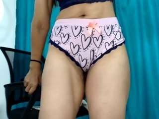yamilssecretary on webcam for live free nude chat now