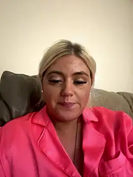 Blondiee3088 naked in live sex video chat