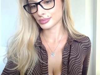 MarilynMagestic on webcam for live free nude chat now