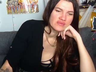 MilaLoona on webcam for live free nude chat now