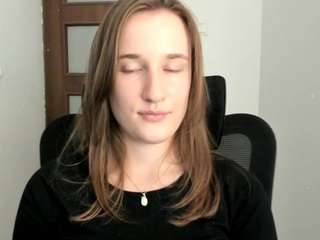 Oliviaaa19 on webcam for live free nude chat now