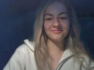 RosieJune on webcam for live free nude chat now