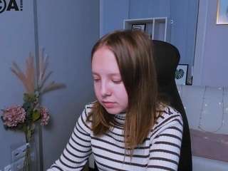 vikki-mikki on webcam for live free nude chat now