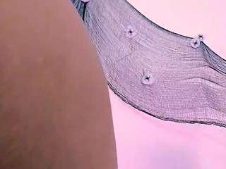 annie-santos on webcam for live free nude chat now