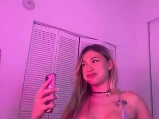 Curvy Ella Xo on webcam for live free nude chat now