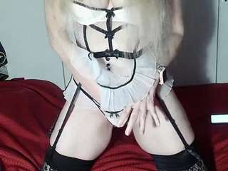Elvira80 on webcam for live free nude chat now