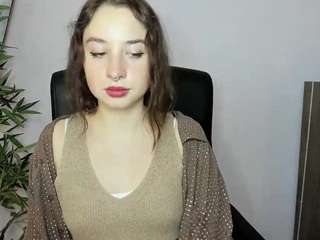LisaCrystal on webcam for live free nude chat now