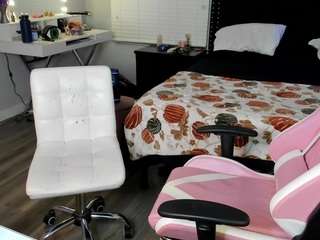 Livys room FT Xenaprin on webcam for live free nude chat now