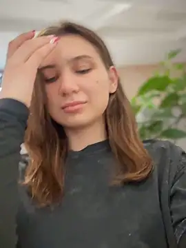 QuitieLia naked in live sex video chat