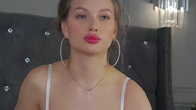 ViolaFlirt naked in live sex video chat