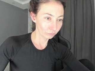 Bella4Sue on webcam for live free nude chat now