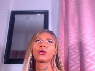 EnyellHorny on webcam for live free nude chat now