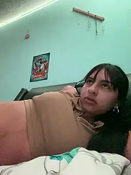 Hilary_pinkk naked in live sex video chat
