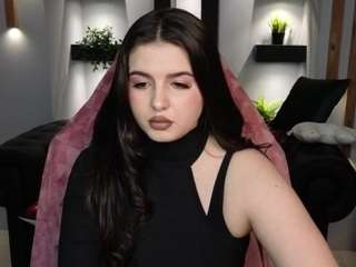 IsabellaSwaann on webcam for live free nude chat now