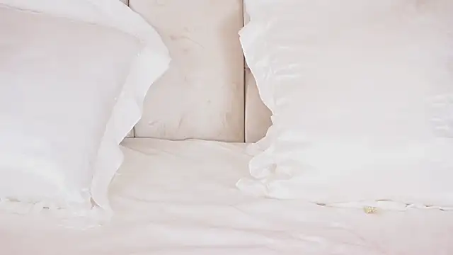 KiraKayleigh1 naked in live sex video chat