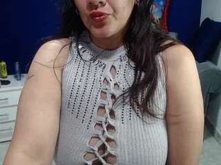Ninimaturehot69 on webcam for live free nude chat now