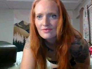 Queenredfoxx92 on webcam for live free nude chat now