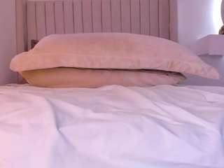 Shelynna, ? on webcam for live free nude chat now