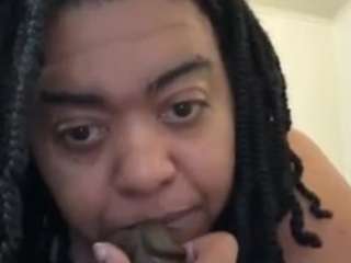 Thickqueen33 on webcam for live free nude chat now